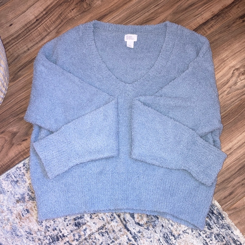 Stars Above - Cozy V-Neck Blue Sweater - Picture 2 of 8